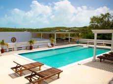 Great location hotel for high season with best rates in Providenciales 