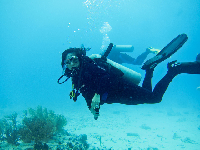 female-scuba-divers