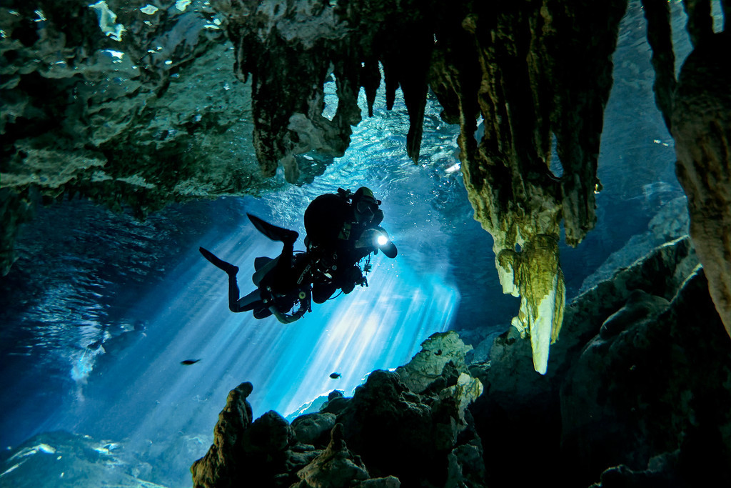 mexico cavern diving dos ojos luis leal